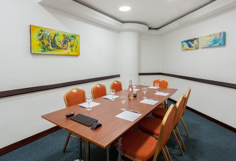 ホテル Four Points By Sheraton Medellin