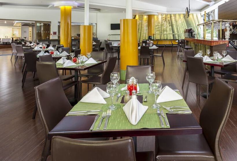 ホテル Four Points By Sheraton Medellin