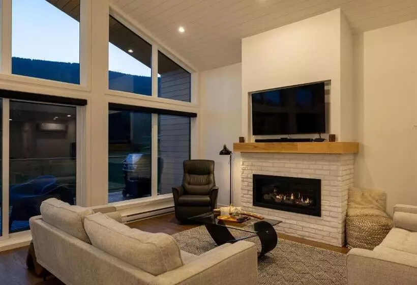 호텔 Hebergement Montsteanne Condos