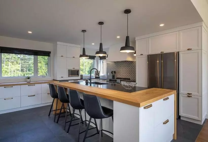 호텔 Hebergement Montsteanne Condos