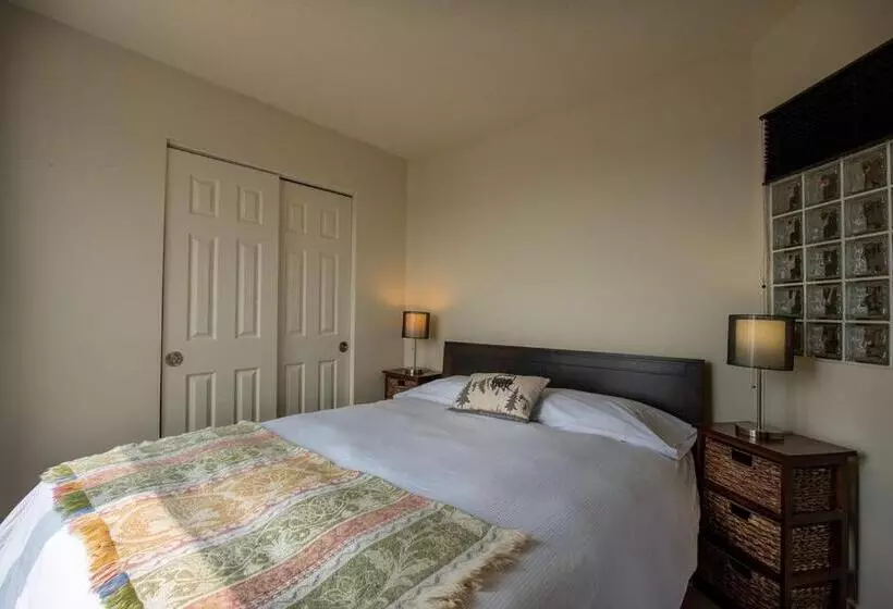 호텔 Hebergement Montsteanne Condos