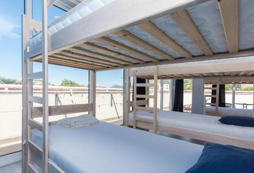 Hotel Hostel Petra Marina