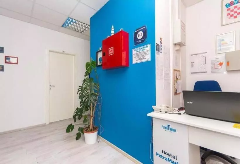 호텔 Hostel Petra Marina