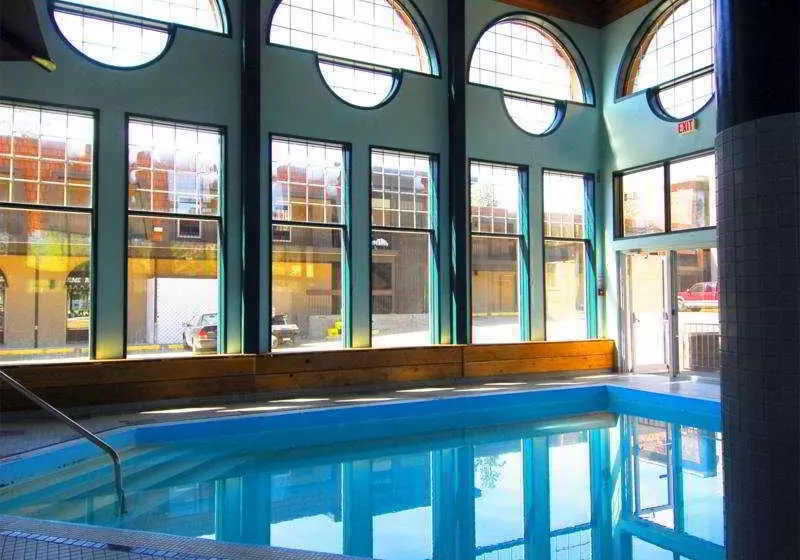 ホテル Tonquin Inn