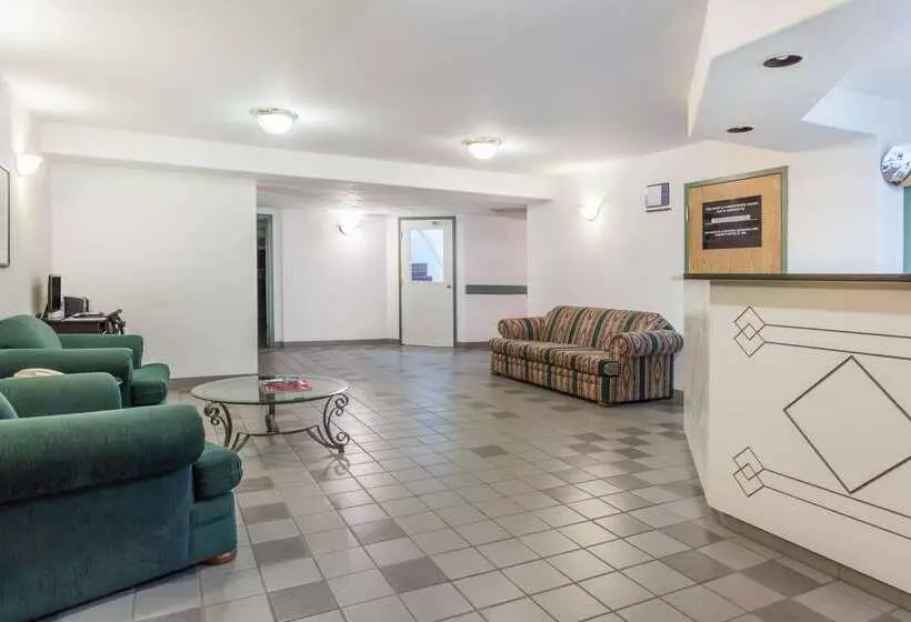 モーテル Super 8 By Wyndham Taber Ab