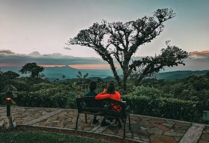 Villa Blanca Cloud Forest Hotel + Retreat