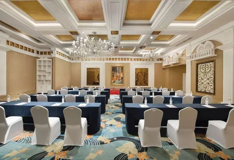 Отель Crowne Plaza Chengdu City Center, An Ihg