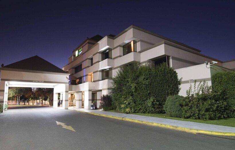 هتل Holiday Inn Express   Temuco, An Ihg