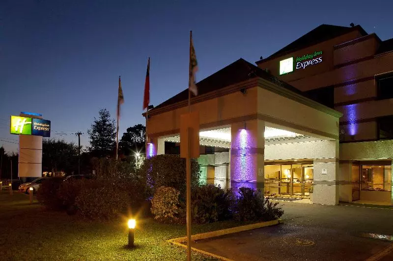 ホテル Holiday Inn Express   Temuco, An Ihg