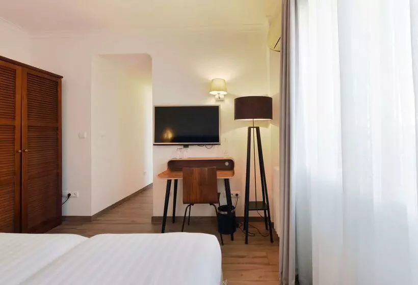 Отель Best Western Plus La Corniche