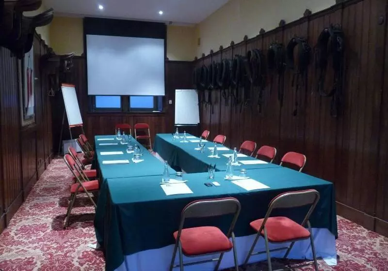 Отель Chateau De La Bourdaisiere