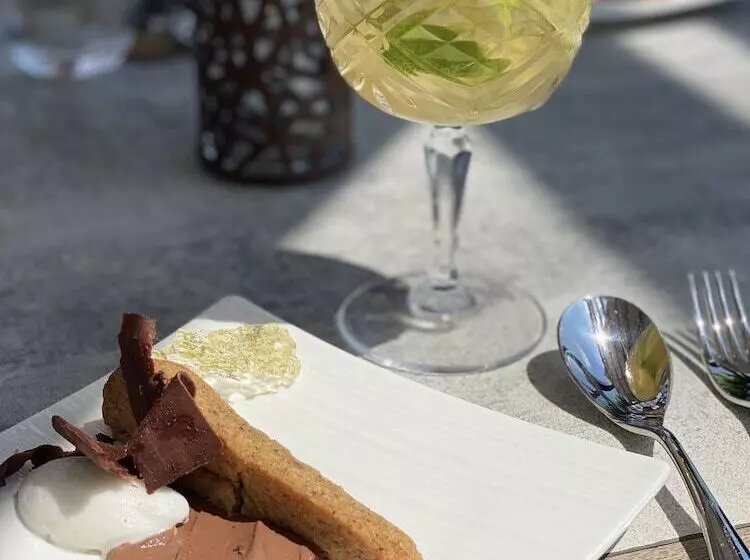 Отель Domaine De Rochebois & Spa Nuxe