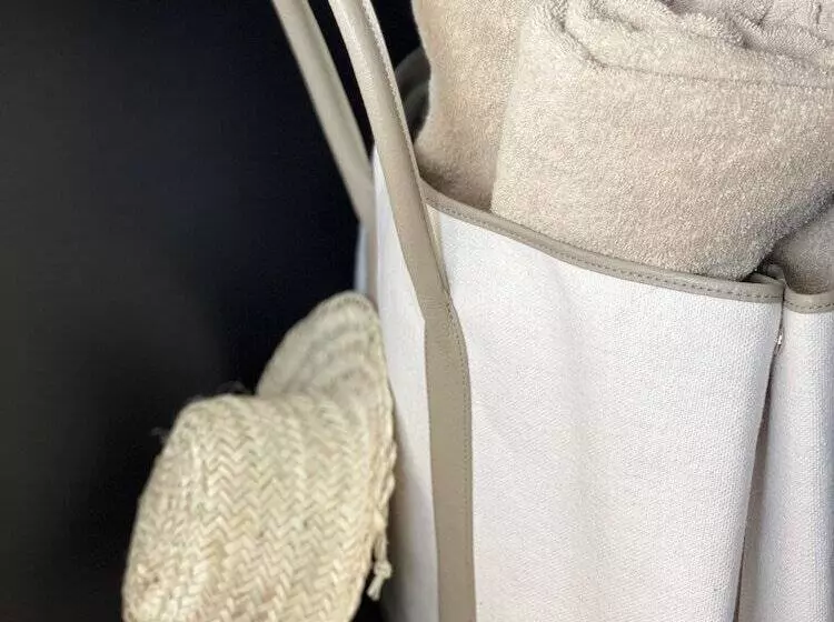 Отель Domaine De Rochebois & Spa Nuxe