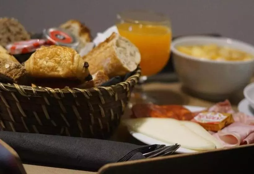 Отель Grand Hôtel De La Poste