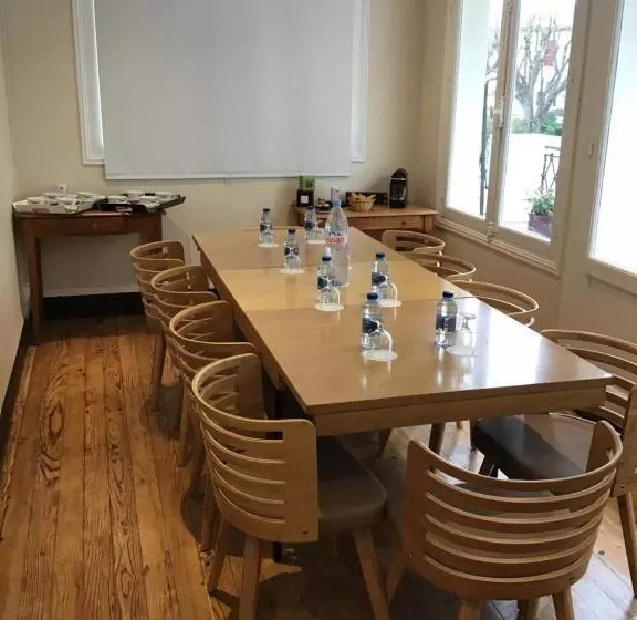 Отель Grand Hôtel De La Poste