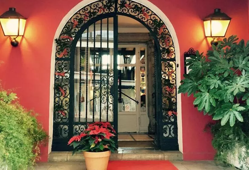 Отель Grand Hôtel De La Poste