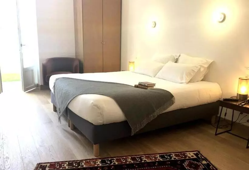 Отель Grand Hôtel De La Poste