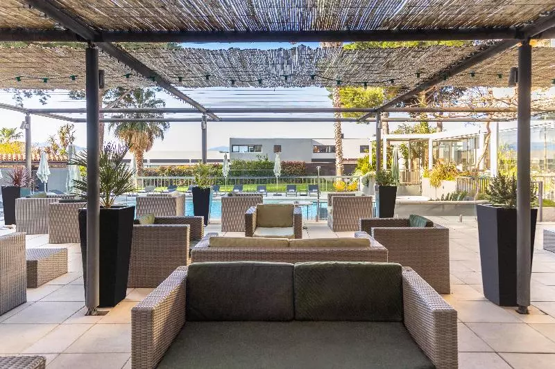 Отель Holiday Inn Perpignan, An Ihg