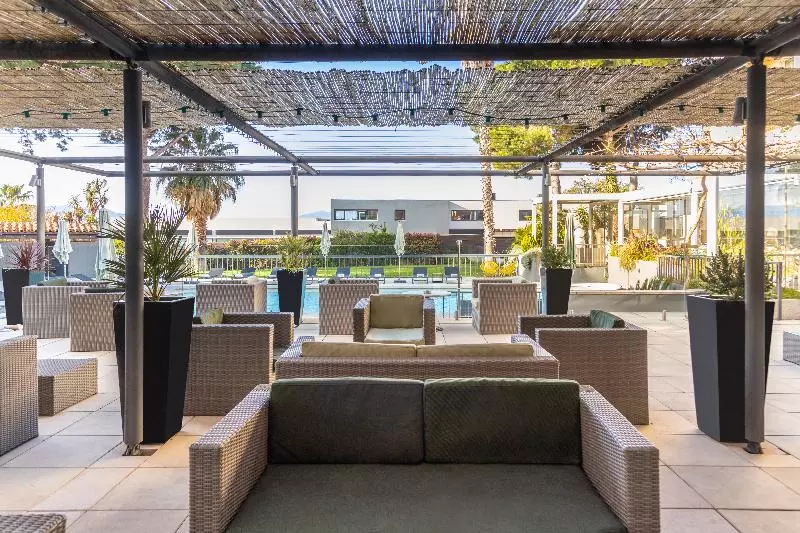 Отель Holiday Inn Perpignan, An Ihg