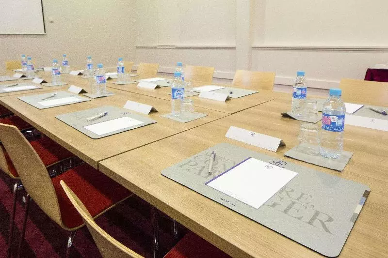 Отель Kyriad Paris Est  Bois De Vincennes