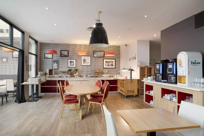 Отель Kyriad Paris Est  Bois De Vincennes