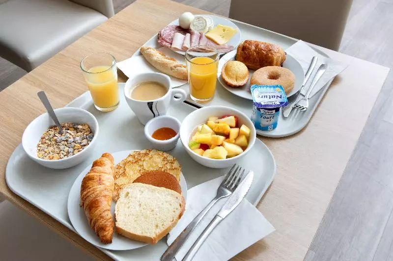 Отель Kyriad Paris Est  Bois De Vincennes