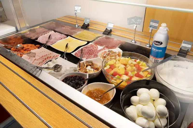 Отель Kyriad Paris Est  Bois De Vincennes