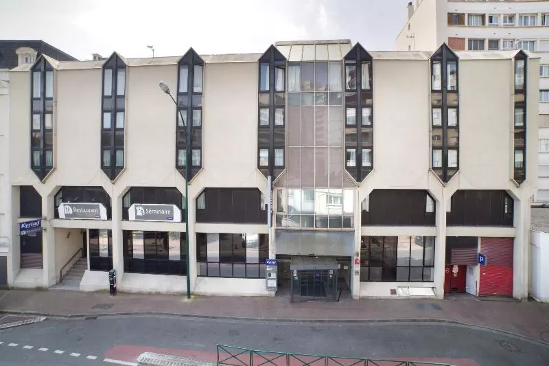 Отель Kyriad Paris Est  Bois De Vincennes