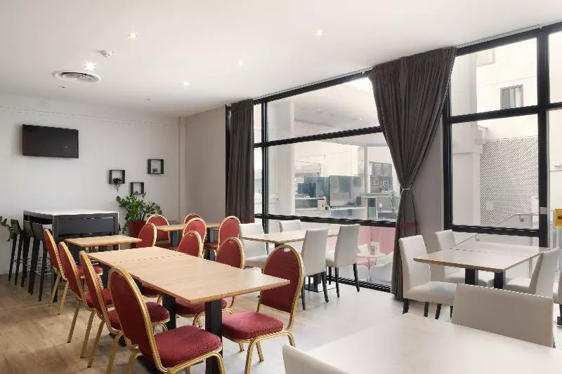 Отель Kyriad Paris Est  Bois De Vincennes