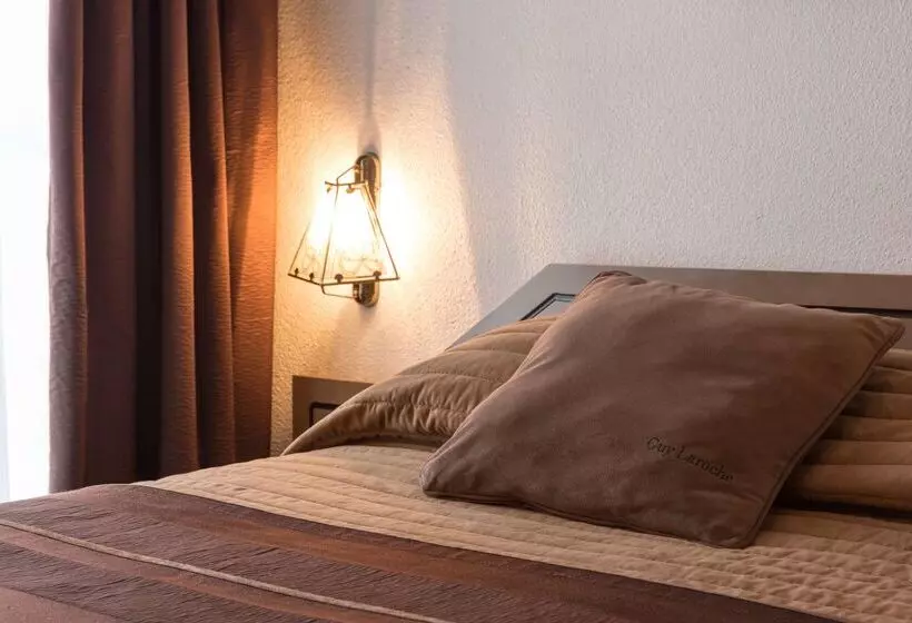 Отель The Originals City, Hôtel Du Faucigny, Cluses Ouest