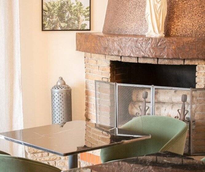 Cit Hotel Logis De Brou