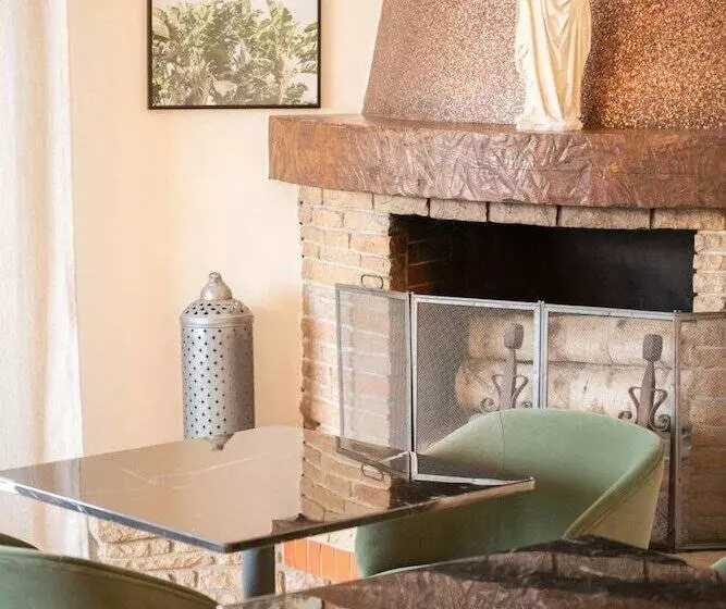 Cit Hotel Logis De Brou