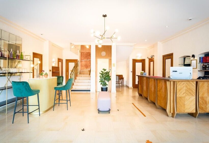 Cit Hotel Logis De Brou