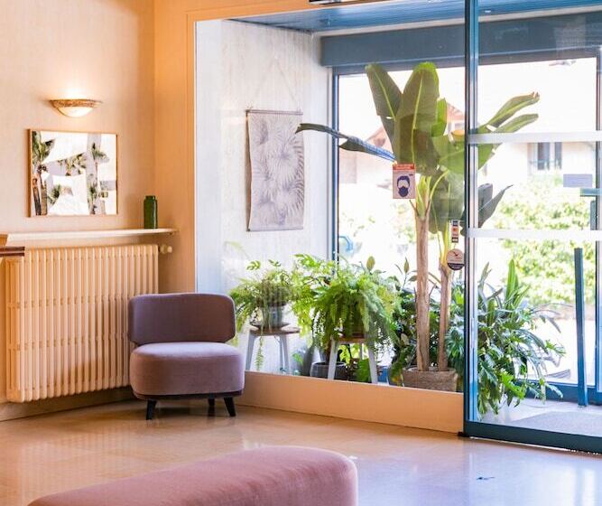 Cit Hotel Logis De Brou