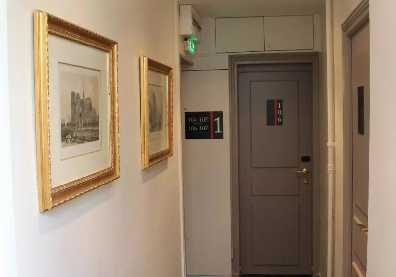 ホテル Hôtel Saint Cyr Etoile