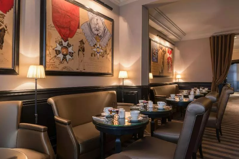 ホテル Hôtel Saint Cyr Etoile