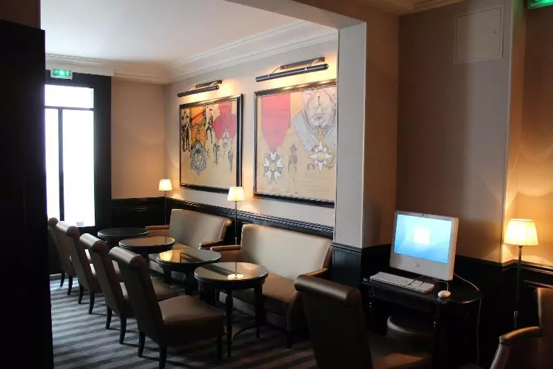 ホテル Hôtel Saint Cyr Etoile