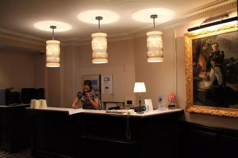 ホテル Hôtel Saint Cyr Etoile