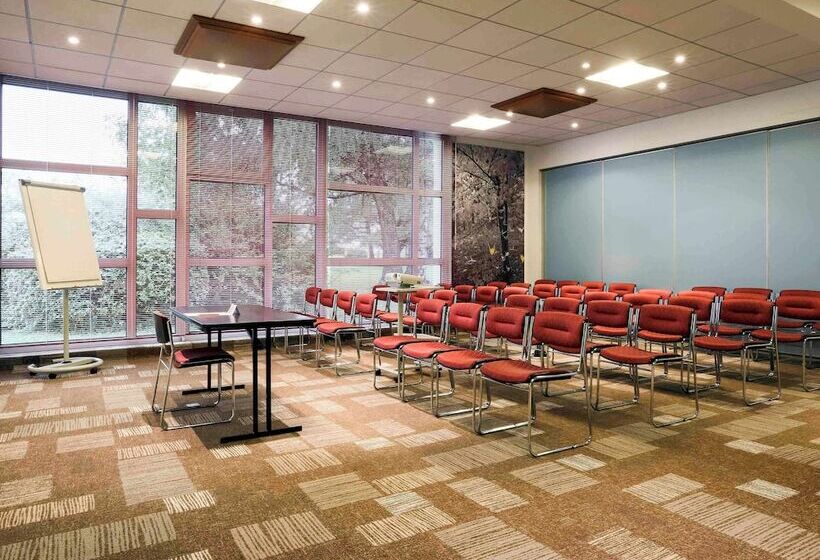 ホテル Ibis Charlevillemézières