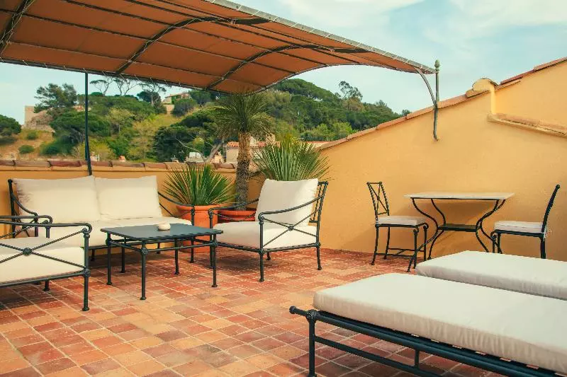 Отель La Ponche