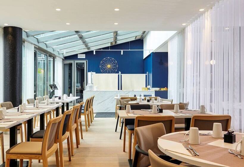 هتل Mercure Paris La Défense Grande Arche