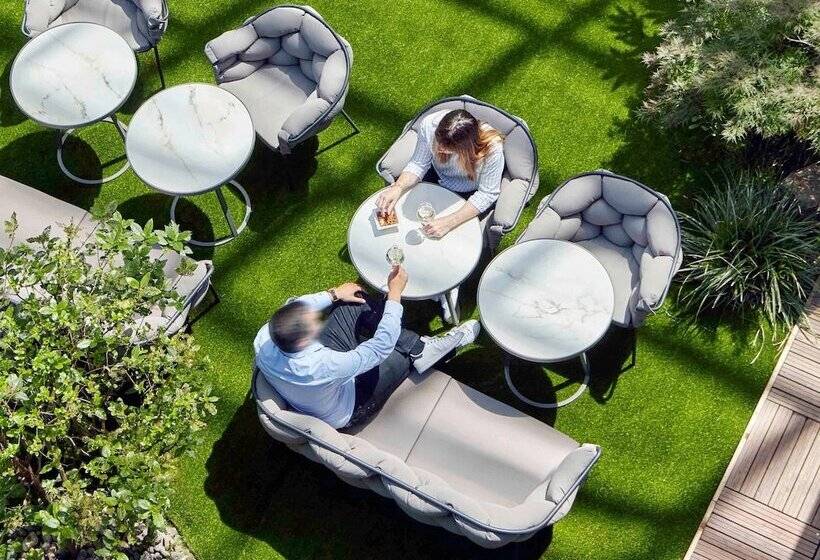 هتل Mercure Paris La Défense Grande Arche