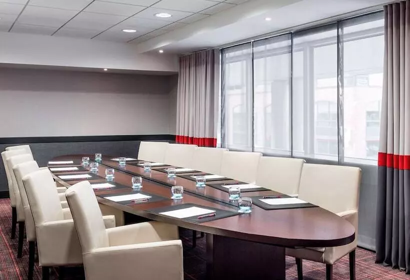 Отель Mercure Paris La Défense Grande Arche