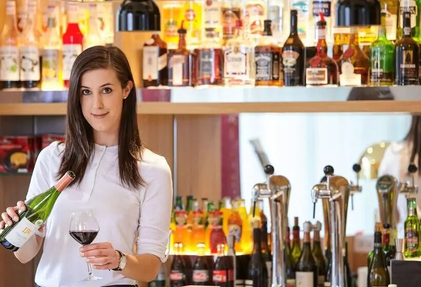 Отель Mercure Paris La Défense Grande Arche