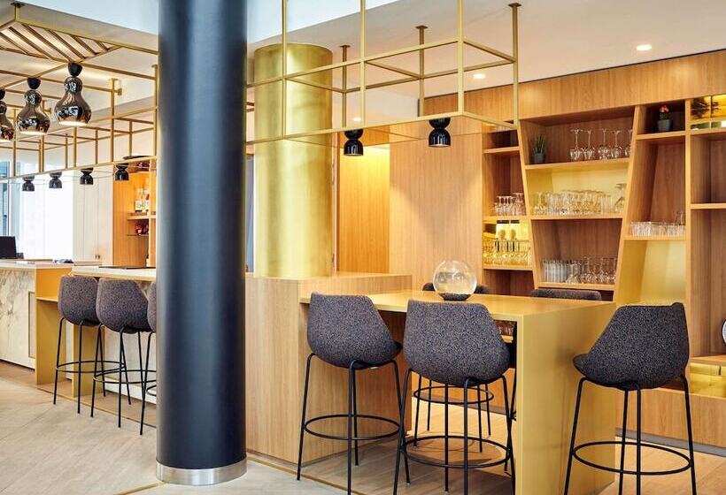 هتل Mercure Paris La Défense Grande Arche