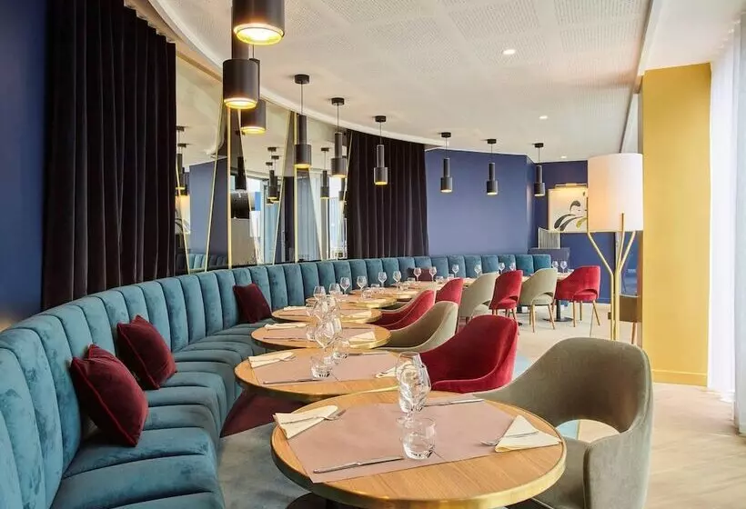Отель Mercure Paris La Défense Grande Arche