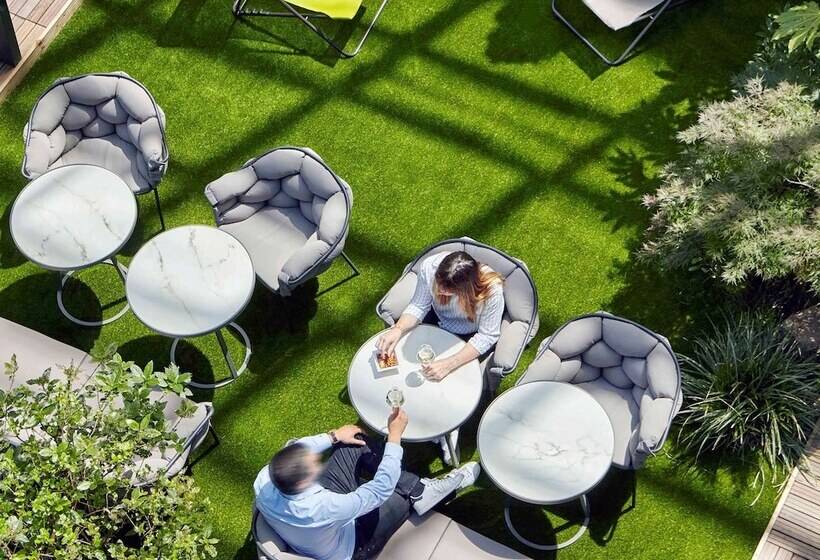 هتل Mercure Paris La Défense Grande Arche