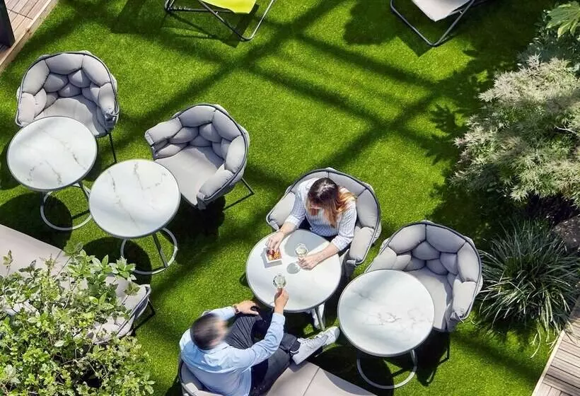 Отель Mercure Paris La Défense Grande Arche