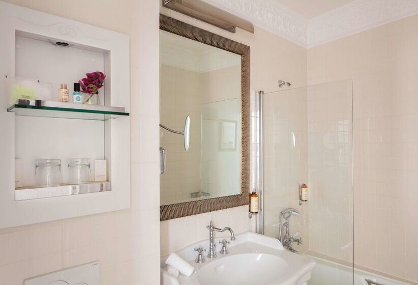 Le 123 Elysees Astotel