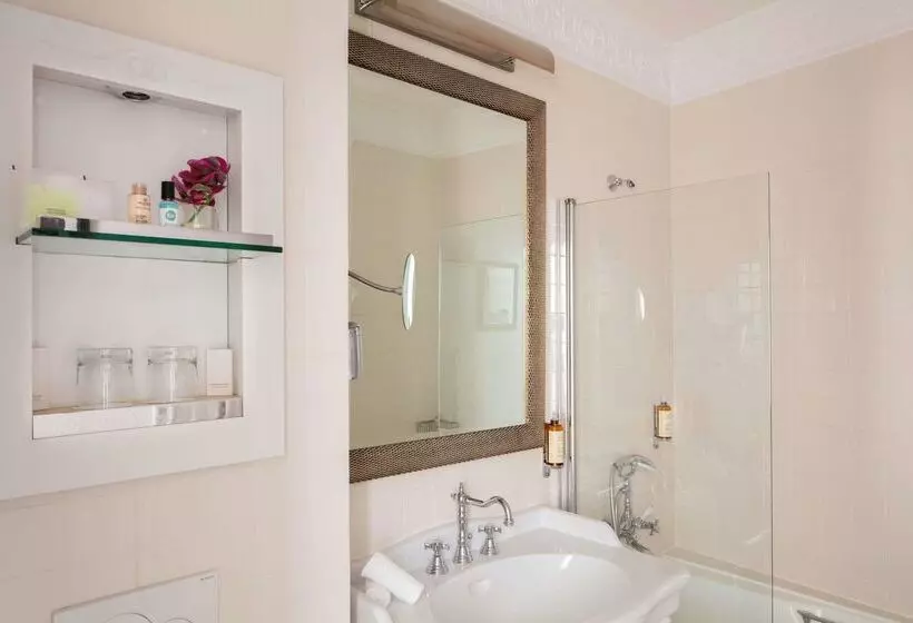 Le 123 Elysees  Astotel